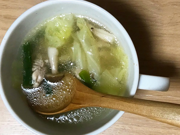 鶏肉と野菜の中華スープ