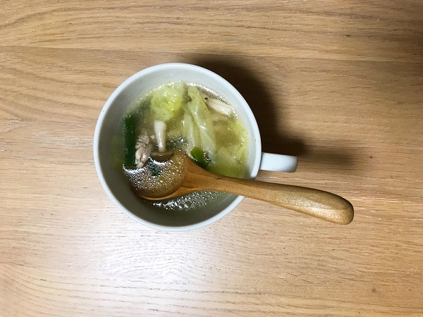 鶏肉と野菜の中華スープ