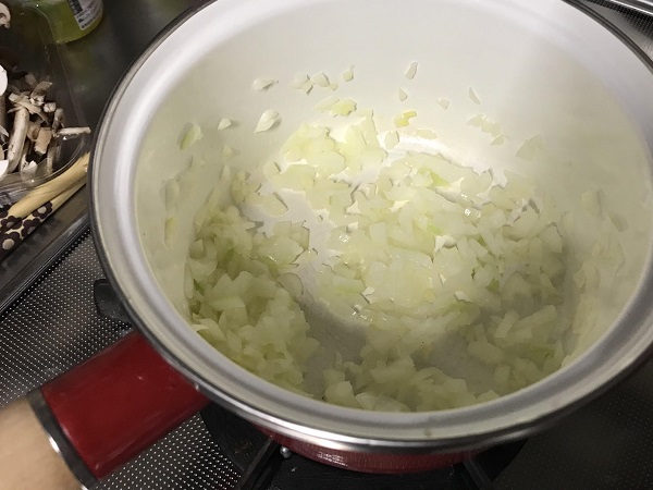 玉ねぎとマッシュルームのミルクスープ作り方