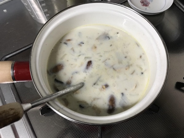 玉ねぎとマッシュルームのミルクスープ作り方